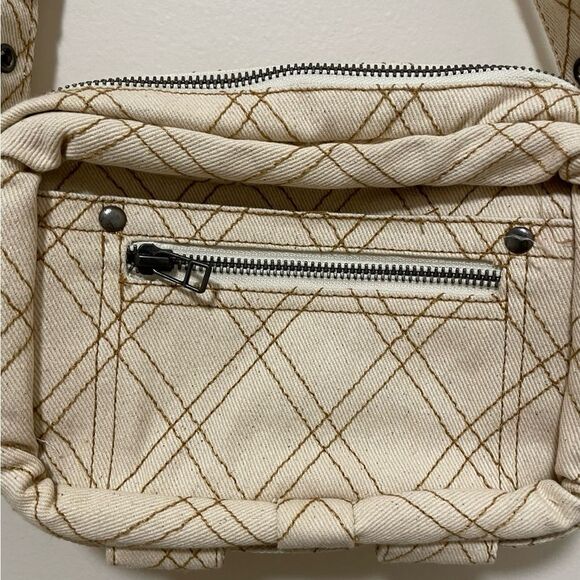 New Urban Outfitters Dakota Denim Crossbody Bag (size 9” x 6.5” x 2”) - Picture 7 of 9
